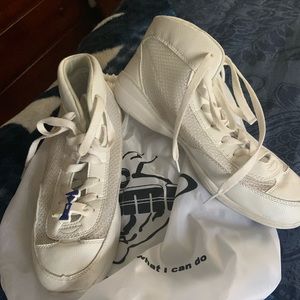 No Limit cheer shoes include bag